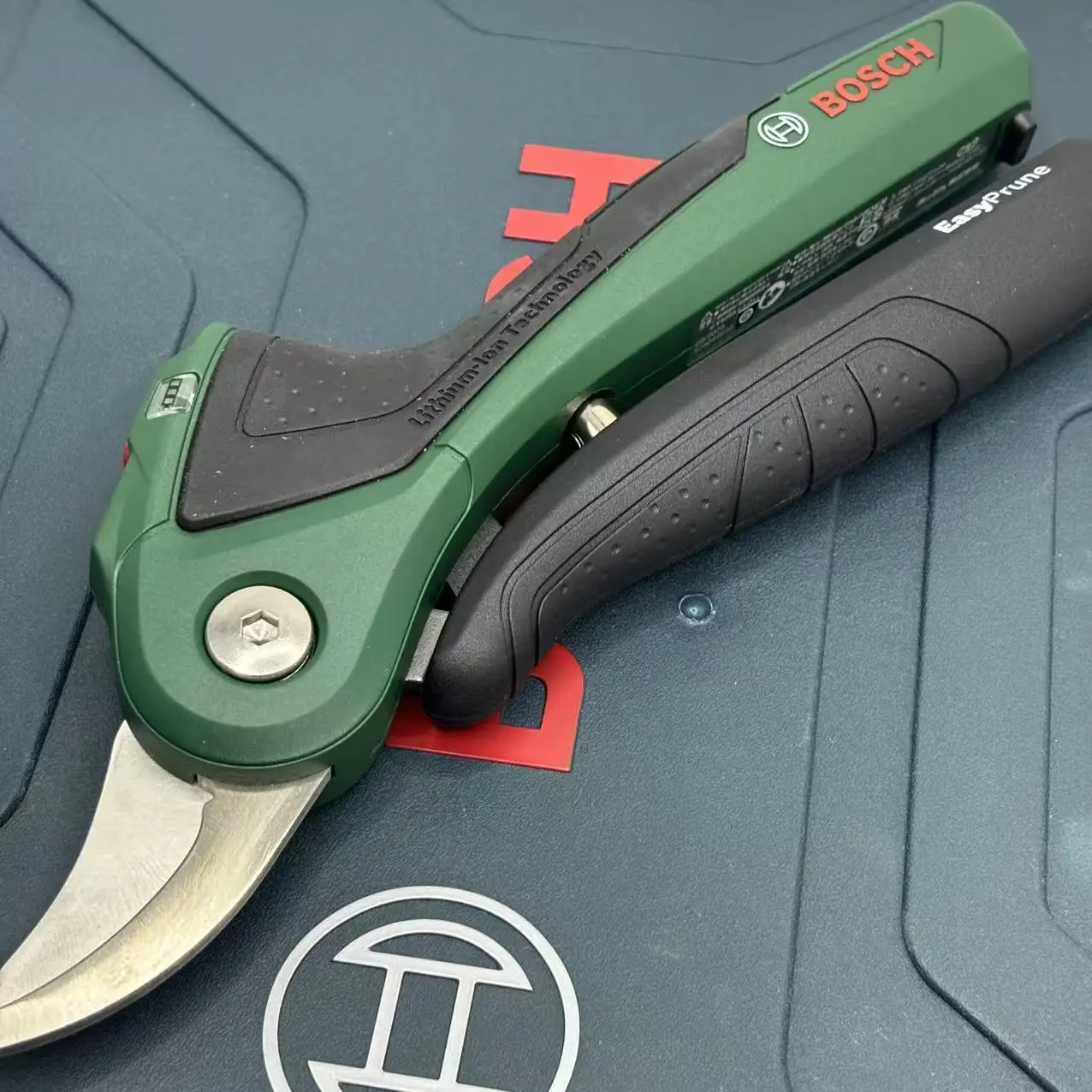กรรไกรตัดกิ่งไร้สาย Bosch 3.6V - Smart Gardening บทวิจารณ์และราคา