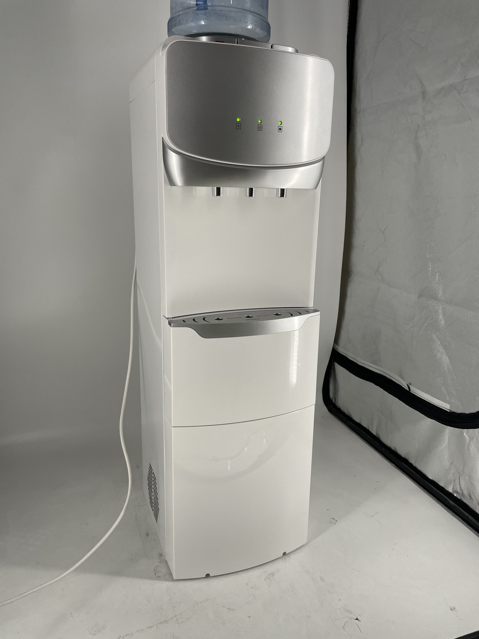 เครื่องทำน้ำแข็งแบบเติมน้ำแข็ง - Smart Garden Model บทวิจารณ์และราคา