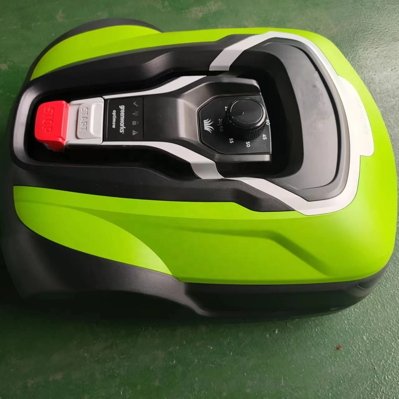 หุ่นยนต์ตัดหญ้าอัตโนมัติไร้สาย - Smart Gardening บทวิจารณ์และราคา